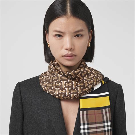 burberry silk scarf price.